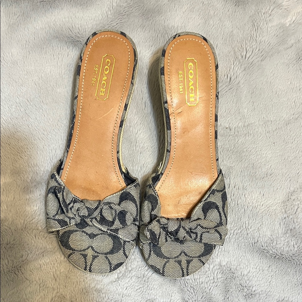 Coach Women's Black and Tan Patterned Sandals